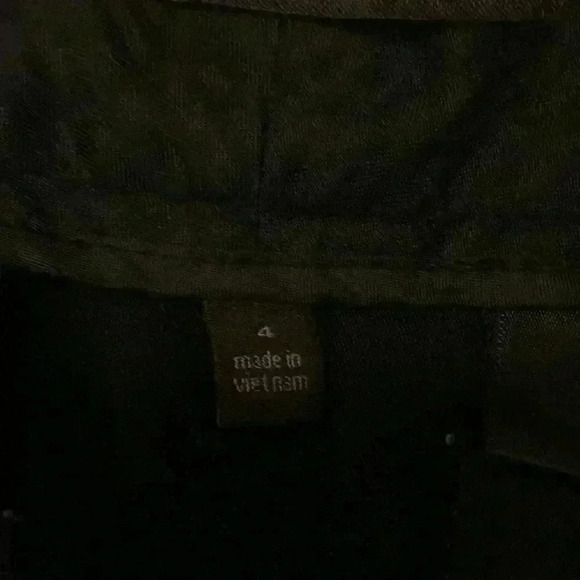 The limited cassdy fit women’s size 4 bla pants with white stripes on the sides - Picture 6 of 9